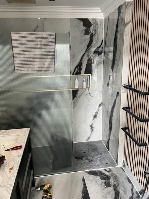 Shower installation